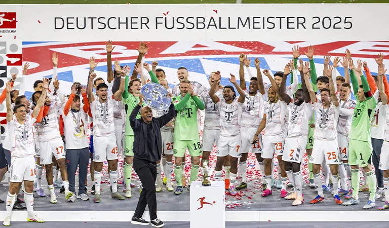 The FC Bayern Munich team celebrates winning the 2025 German championship together. (Photo)